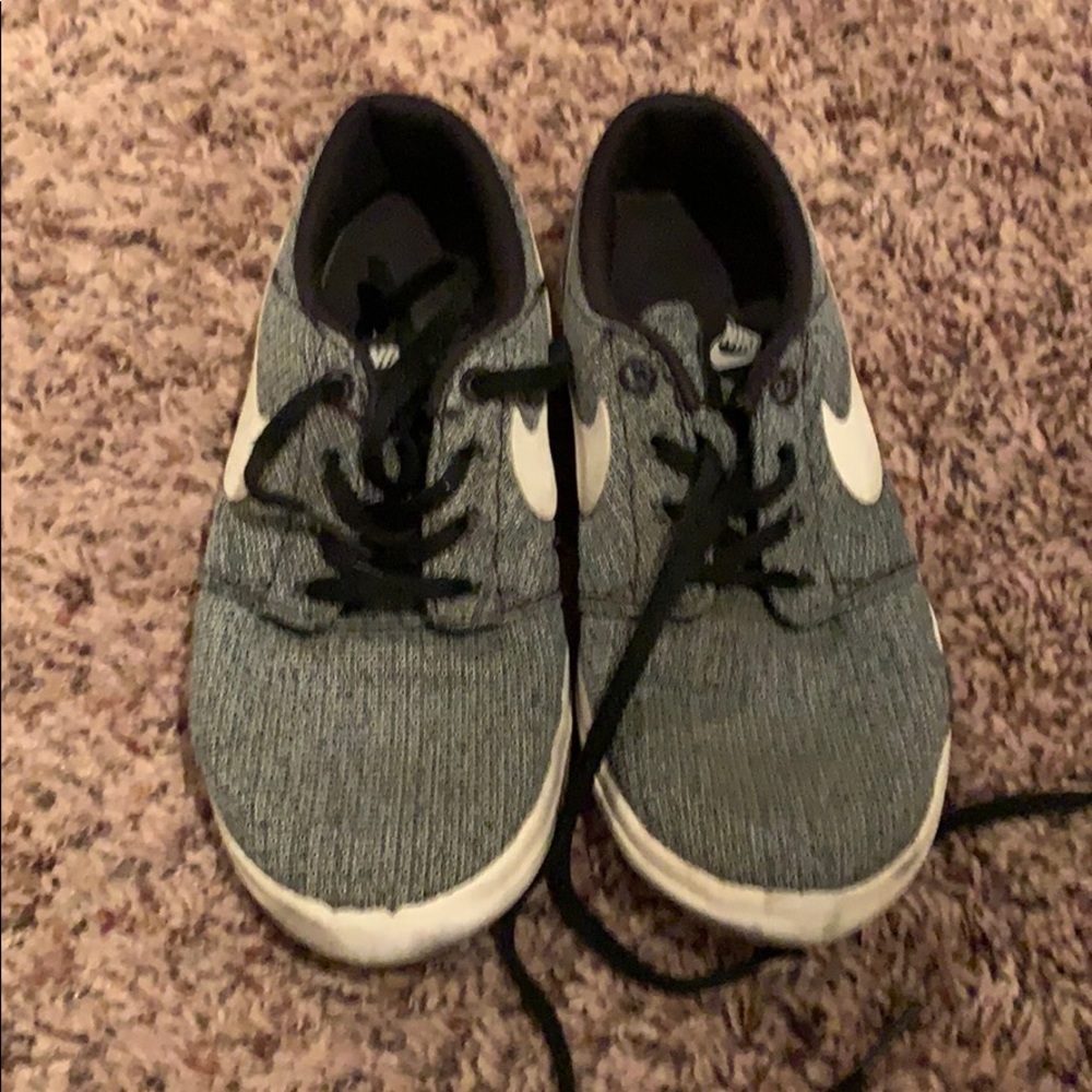 Nike Boys Size 4.5 Casual Sneakers